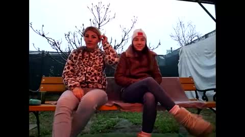 Snapshot of baby_inna chatting on 12.23.25 Inna online show from 12.23.25