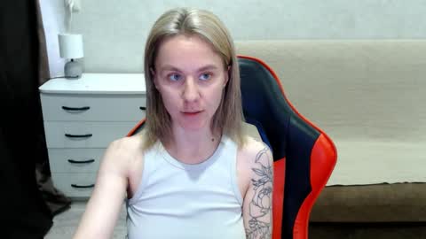 baby_kitte online show from 10.18.25