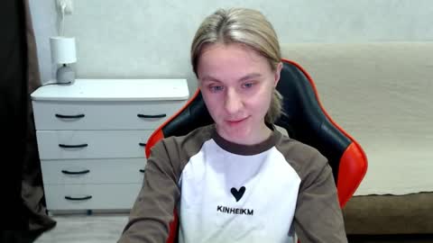 baby_kitte online show from 10.20.25