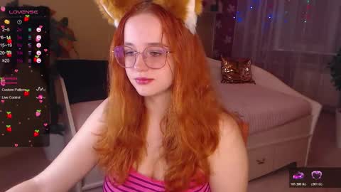 Snapshot of baby_little_fox chatting on 10.22.25 baby_little_fox online show from 10.22.25