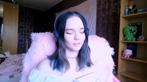 Snapshot of baby_onface chatting on 04.29.26 Alice online show from 04.29.26