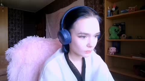 Snapshot of baby_onface chatting on 05.14.26 Alice online show from 05.14.26