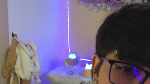 Snapshot of baby_xian chatting on 02.13.25  Dani  online show from 02.13.25