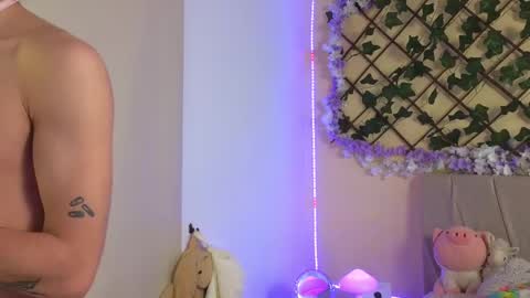 Snapshot of baby_xian chatting on 03.06.25  Dani  online show from 03.06.25