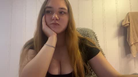 Snapshot of babyblissxx chatting on 11.06.25 Katerina online show from 11.06.25
