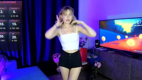 Snapshot of babydi_ chatting on 11.15.25 hiii honey im Diana 3 online show from 11.15.25