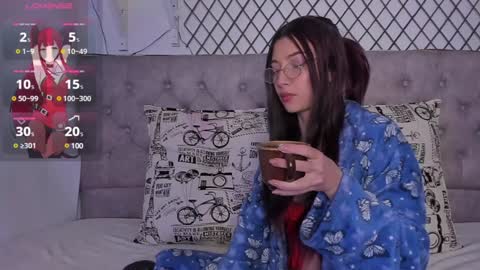 Snapshot of babylissie chatting on 01.20.25 babylissie online show from 01.20.25