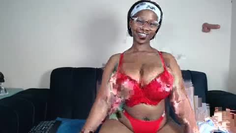 Snapshot of babyluciax chatting on 07.12.26 babyluciax online show from 07.12.26
