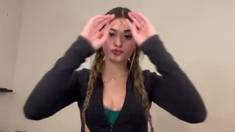 Mia online show from 01.17.25