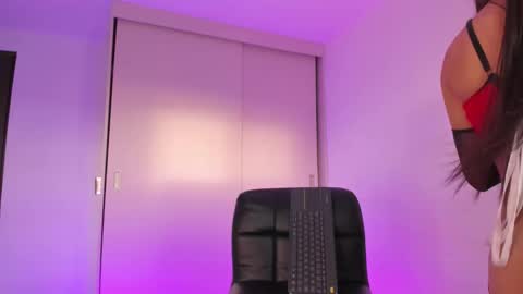 Snapshot of babymiaa__ chatting on 10.21.25    online show from 10.21.25