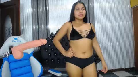 Snapshot of babyschoolgiirl chatting on 02.11.26 Xime Lions online show from 02.11.26