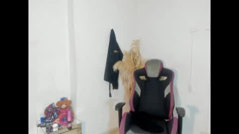 Snapshot of bad_girl_deluxe chatting on 11.01.25 bad_girl_deluxe online show from 11.01.25