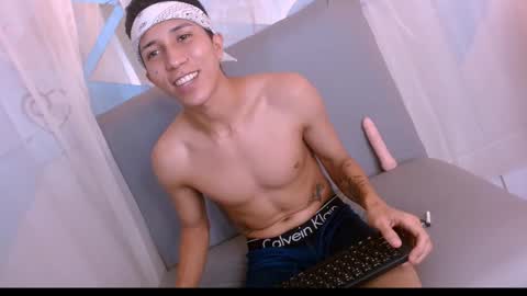 Snapshot of bad_guyssex chatting on 12.19.24 bad_guyssex online show from 12.19.24