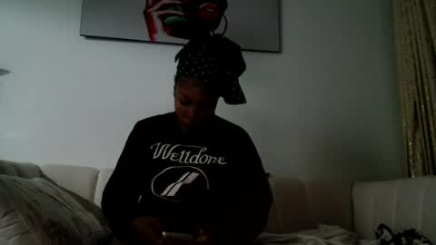Snapshot of baddestslut001 chatting on 07.12.26 baddestslut001 online show from 07.12.26