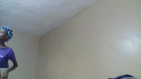 baddie_bunnie online show from 12.17.25