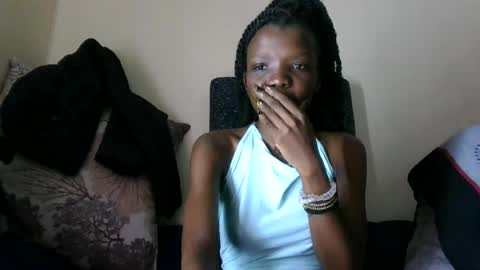 Snapshot of baddie_floxxy chatting on 05.18.26 baddie_floxxy online show from 05.18.26