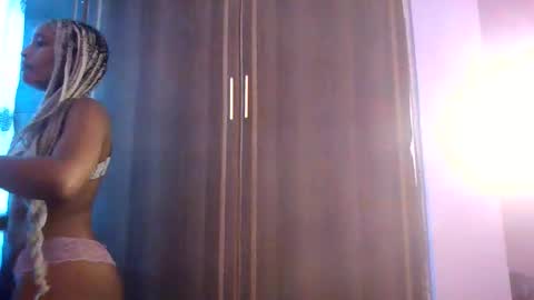 Snapshot of badgalheloves chatting on 05.25.26 badgalheloves online show from 05.25.26