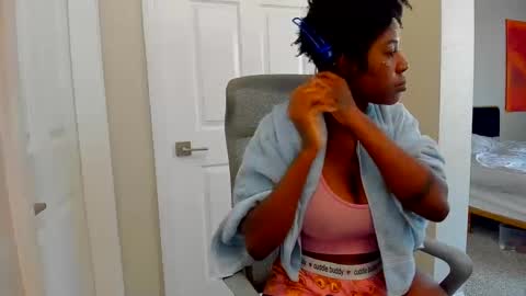 Snapshot of badgurldnay chatting on 09.16.25 badgurldnay online show from 09.16.25