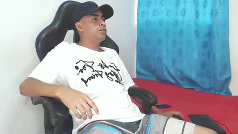 Snapshot of badjuanhot chatting on 02.25.25 Juan Help us reach 100 likes online show from 02.25.25