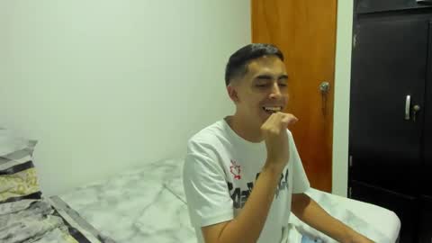 Snapshot of badjuanhot chatting on 09.10.25 Juan Help us reach 100 likes online show from 09.10.25