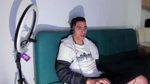 Snapshot of badjuanhot chatting on 10.02.25 Juan Help us reach 100 likes online show from 10.02.25