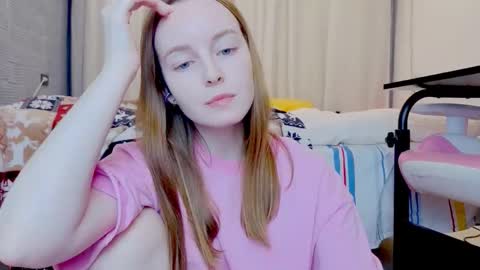 Snapshot of bae_cake_ chatting on 12.21.25 Alice online show from 12.21.25