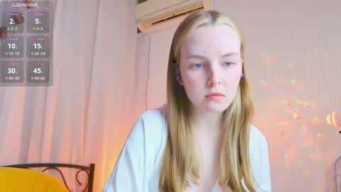 Snapshot of bae_cake_ chatting on 04.22.26 Alice online show from 04.22.26