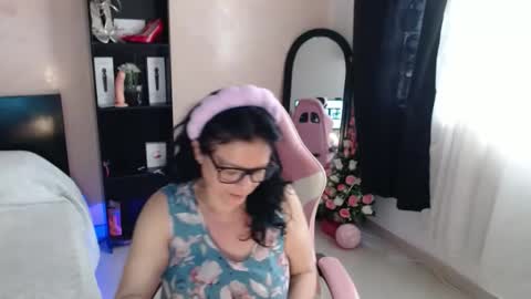 Snapshot of bailarina_atrevida chatting on 02.17.25 sandra online show from 02.17.25
