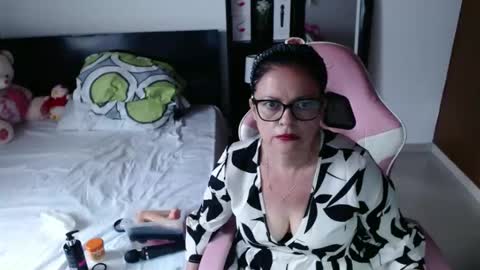 Snapshot of bailarina_atrevida chatting on 10.19.25 sandra online show from 10.19.25