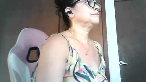 Snapshot of bailarina_atrevida chatting on 08.03.26 sandra online show from 08.03.26