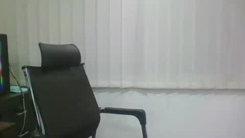 Snapshot of ballbustingslave1987nolimits chatting on 12.14.24 Ballbusting Slave online show from 12.14.24