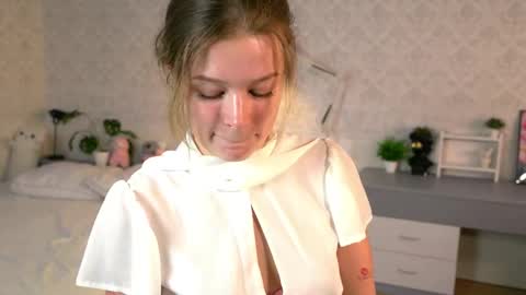 Snapshot of bambi_bimboo chatting on 06.07.26 Mila online show from 06.07.26
