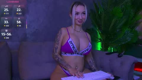 Snapshot of bambikayy chatting on 11.11.25 Bambi online show from 11.11.25