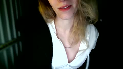 Snapshot of barbara53000 chatting on 02.19.25 charliejones online show from 02.19.25