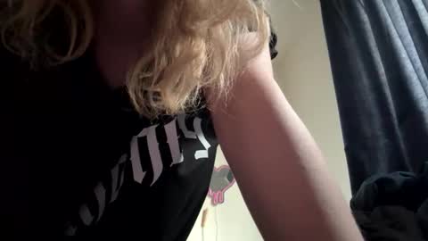 Snapshot of barbara53000 chatting on 10.16.25 charliejones online show from 10.16.25