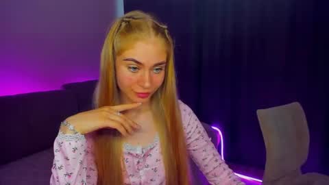Snapshot of barbarachic chatting on 07.18.26 BarbaraChic online show from 07.18.26