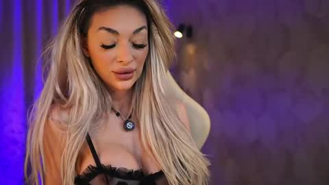 Snapshot of barbaramonn_ chatting on 04.21.26 Ana online show from 04.21.26