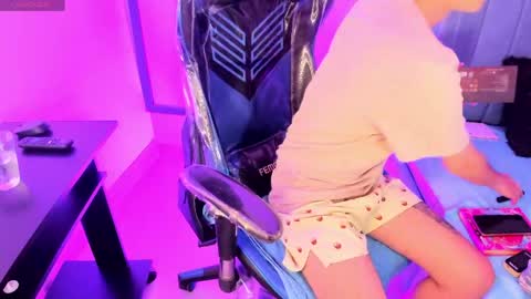          I work from home this is my room 3 online show from 04.02.26