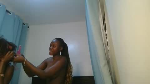 Snapshot of barbie_queen2 chatting on 03.26.26 queen online show from 03.26.26