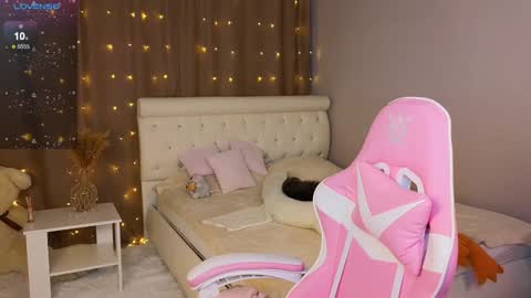 Snapshot of barbiee_b chatting on 12.10.24 Stacy online show from 12.10.24