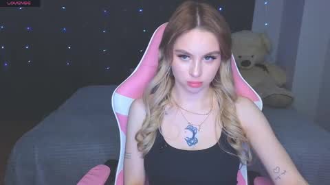 Snapshot of barbieee_doll chatting on 04.26.26 Eva online show from 04.26.26