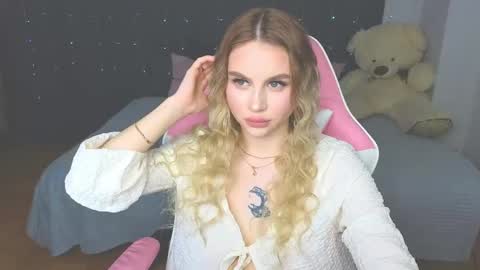 Snapshot of barbieee_doll chatting on 05.11.26 Eva online show from 05.11.26
