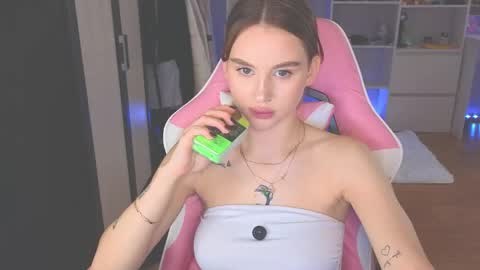 Snapshot of barbieee_doll chatting on 06.08.26 Eva online show from 06.08.26