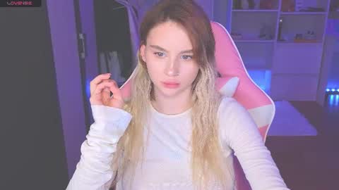 Snapshot of barbieee_doll chatting on 06.11.26 Eva online show from 06.11.26