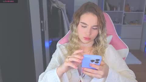 Snapshot of barbieee_doll chatting on 06.18.26 Eva online show from 06.18.26