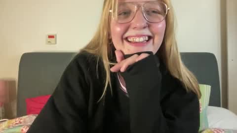 Snapshot of barbiegirl966 chatting on 12.26.24 barbiegirl966 online show from 12.26.24