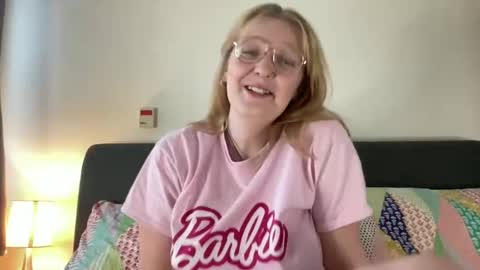 Snapshot of barbiegirl966 chatting on 01.05.25 barbiegirl966 online show from 01.05.25