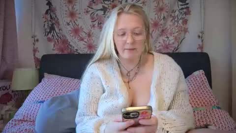 Snapshot of barbiegirl966 chatting on 09.11.25 barbiegirl966 online show from 09.11.25