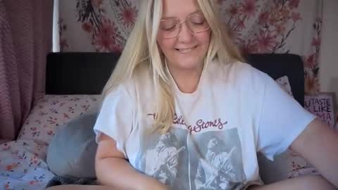 Snapshot of barbiegirl966 chatting on 10.07.25 barbiegirl966 online show from 10.07.25