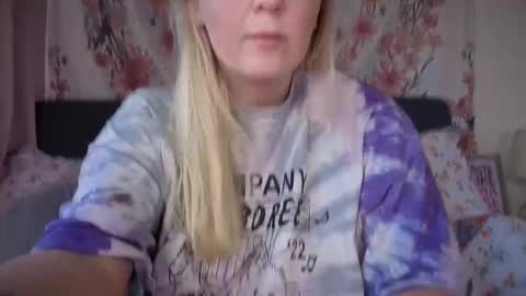 Snapshot of barbiegirl966 chatting on 10.13.25 barbiegirl966 online show from 10.13.25